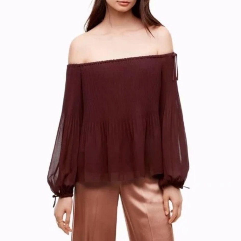 Aritzia Talence off-the-shoulder pleated blouse. ❤️